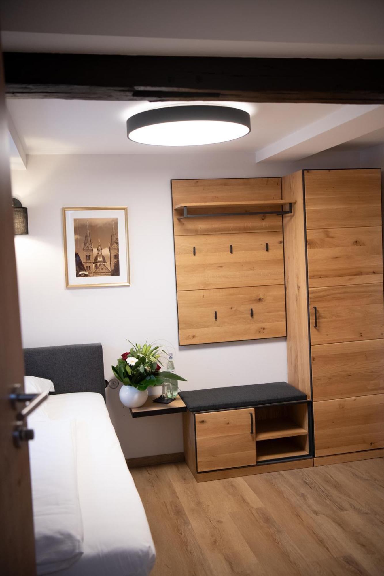Hotel Zu Den Drei Kronen Seligenstadt Dış mekan fotoğraf