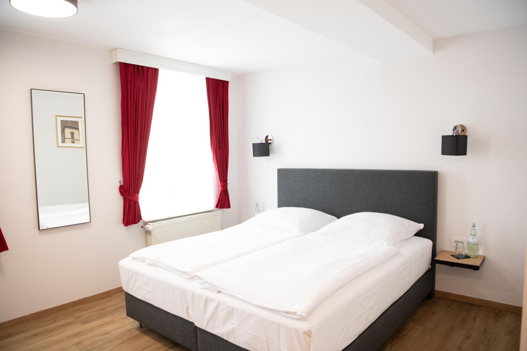 Hotel Zu Den Drei Kronen Seligenstadt Dış mekan fotoğraf